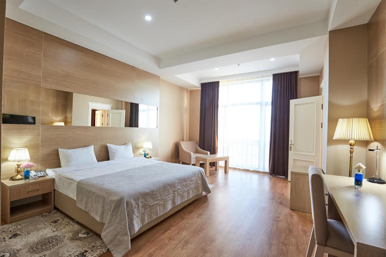 Nobel Hotel Baku Exteriör bild