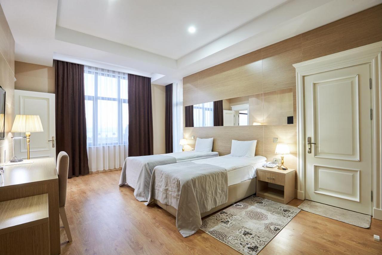 Nobel Hotel Baku Exteriör bild